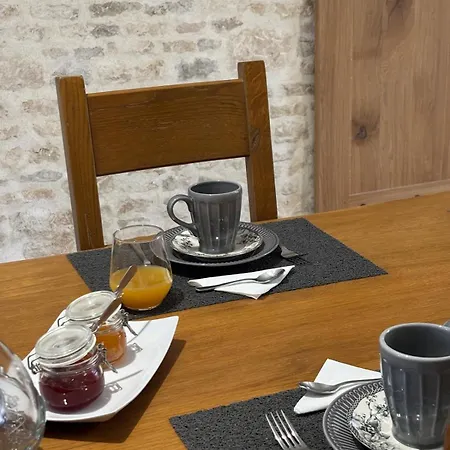 Πανσιόν Au Charme Du Foulon 3*